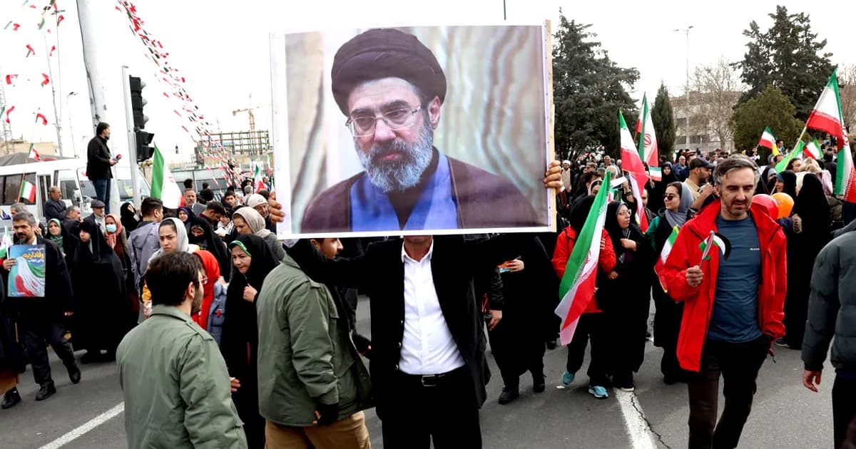 ইরানের অদৃশ্য ক্ষমতার কারিগর: কে এই মোজতবা খামেনি?