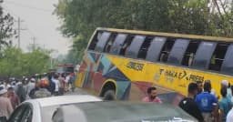 সিরাজগঞ্জে বাসচাপায় স্বামী-স্ত্রীসহ নিহত ৩
