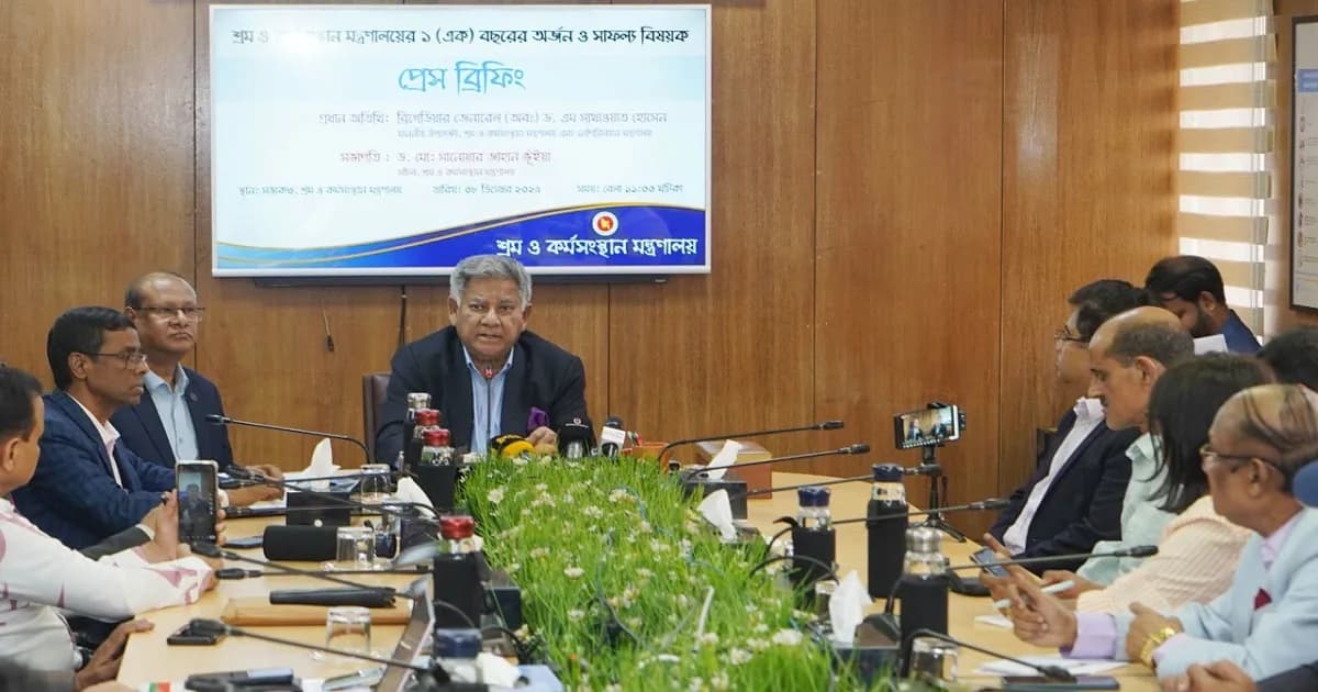 চট্টগ্রাম বন্দরে প্রতিদিন কোটি টাকার চাঁদাবাজি: শ্রম উপদেষ্টা