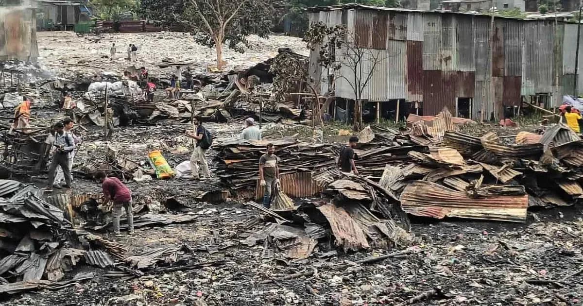 ঈদের খুশি বদলে গেল কান্নায়, আগুন কেড়ে নিল শতাধিক পরিবারের ঘর