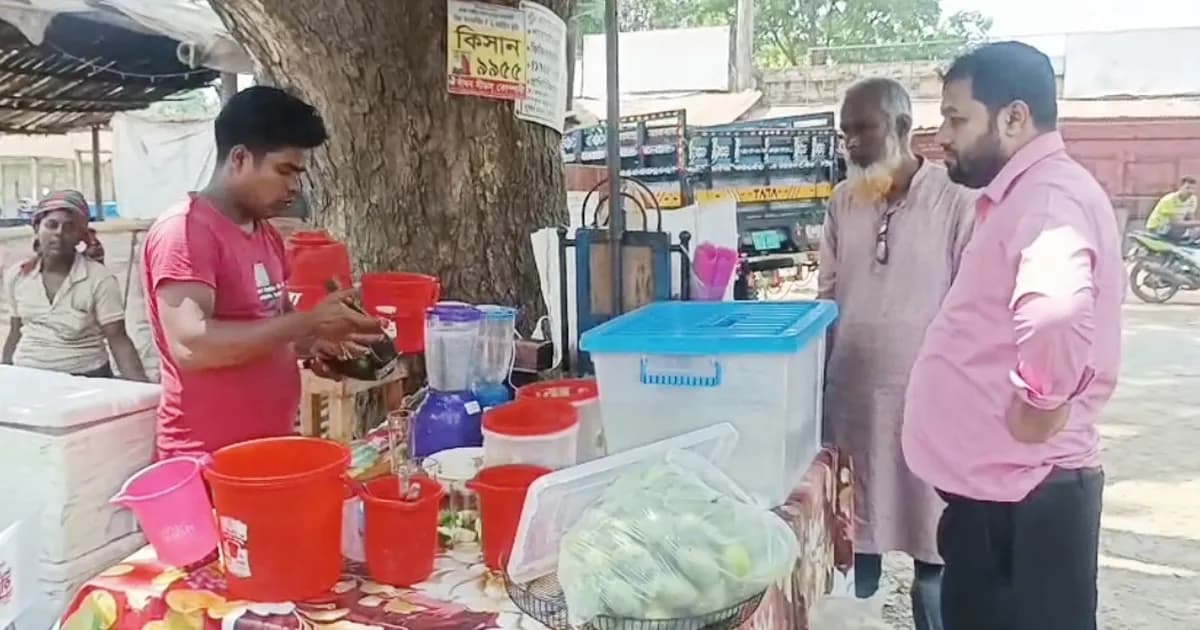 জীবননগরে তাপদাহ, শরবতের দোকানে স্বস্তি খুঁজছে নিম্ন আয়ের মানুষ