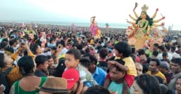 কক্সবাজার সৈকতে জনস্রোত, দেড় শতাধিক প্রতিমার বিসর্জন