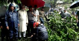 ভারী বৃষ্টিতে জলাবদ্ধতা ও যানজট নিরসনে ভোর থেকেই মাঠে ডিএসসিসি