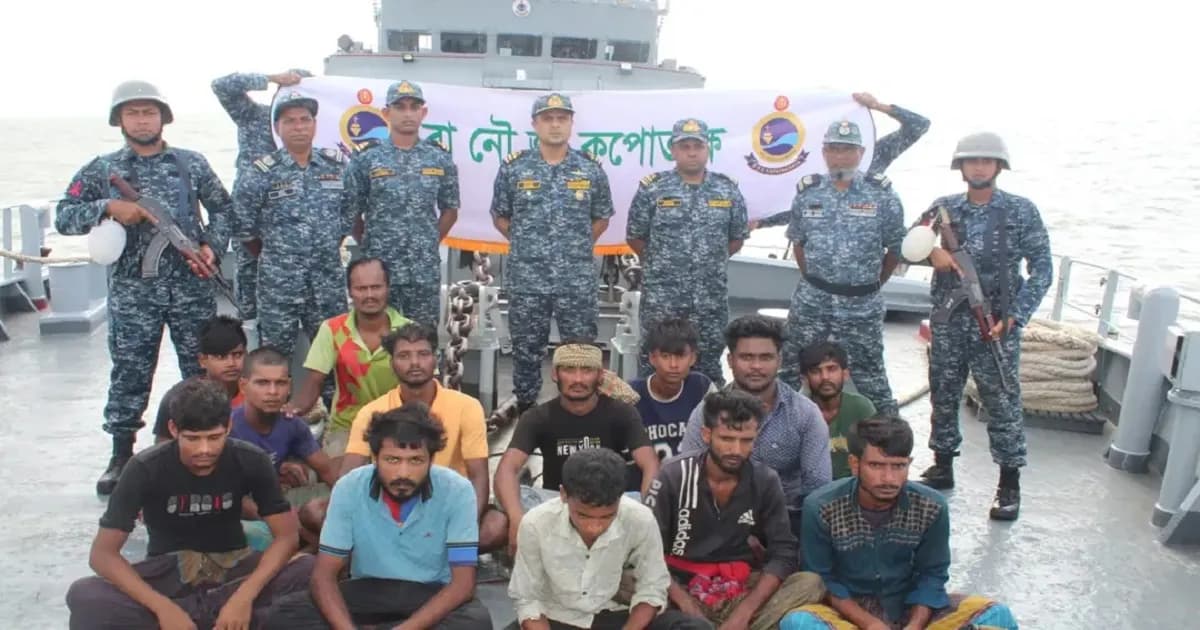 তিন দিন সাগরে ভাসার পর ১৬ জেলেকে উদ্ধার করল নৌবাহিনী