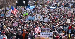 যুক্তরাষ্ট্রে ডোনাল্ড ট্রাম্পের বিরুদ্ধে ৮০ লাখ মানুষের বিক্ষোভ