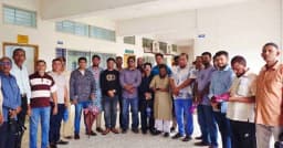 হাজিরা দিতে গিয়ে আদালত প্রাঙ্গণে আ.লীগ নেতাদের ‘মিলনমেলা’