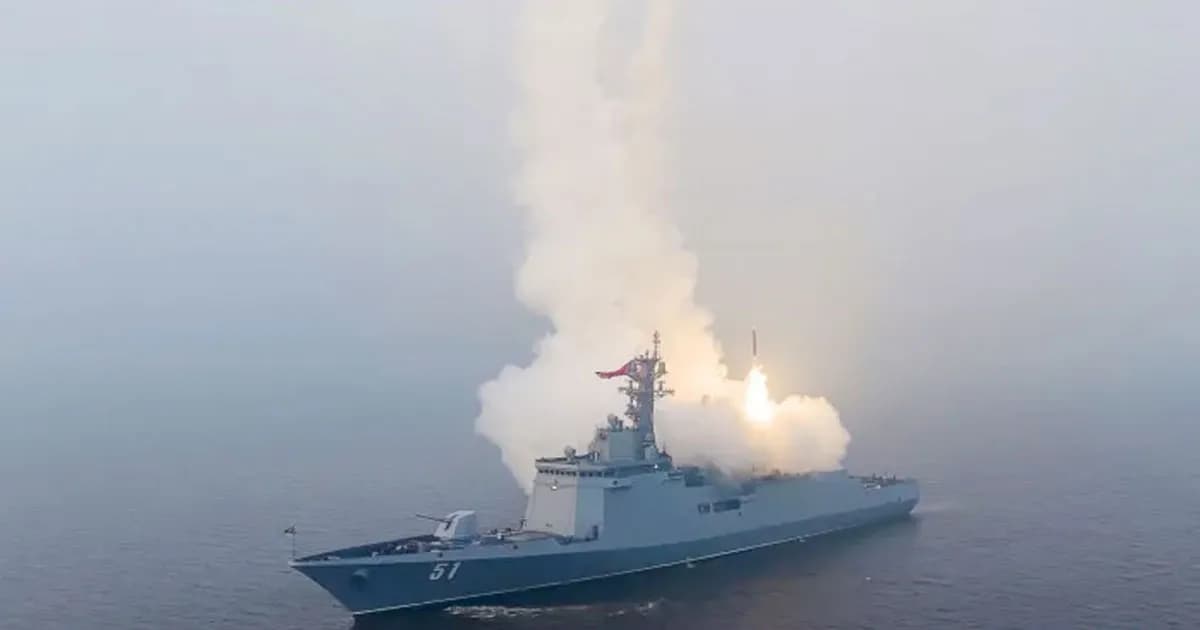 নতুন ডেস্ট্রয়ার জাহাজ থেকে ক্রুজ ক্ষেপণাস্ত্র ছুড়লেন কিম জং উন