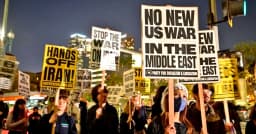 ইরানে হামলার প্রতিবাদে যুক্তরাষ্ট্রজুড়ে বিক্ষোভ