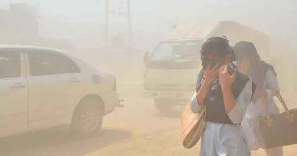 ছুটির দিনেও দূষণে শীর্ষে ঢাকা