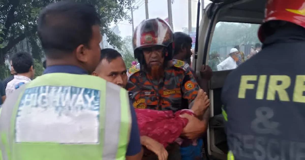 বগুড়ার শেরপুরে মাইক্রোবাসে ধাক্কা, শিশুসহ আহত ৯