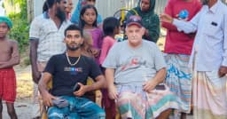 বন্ধুত্বের টানে রাজমিস্ত্রির বাড়িতে মার্কিন নাগরিক