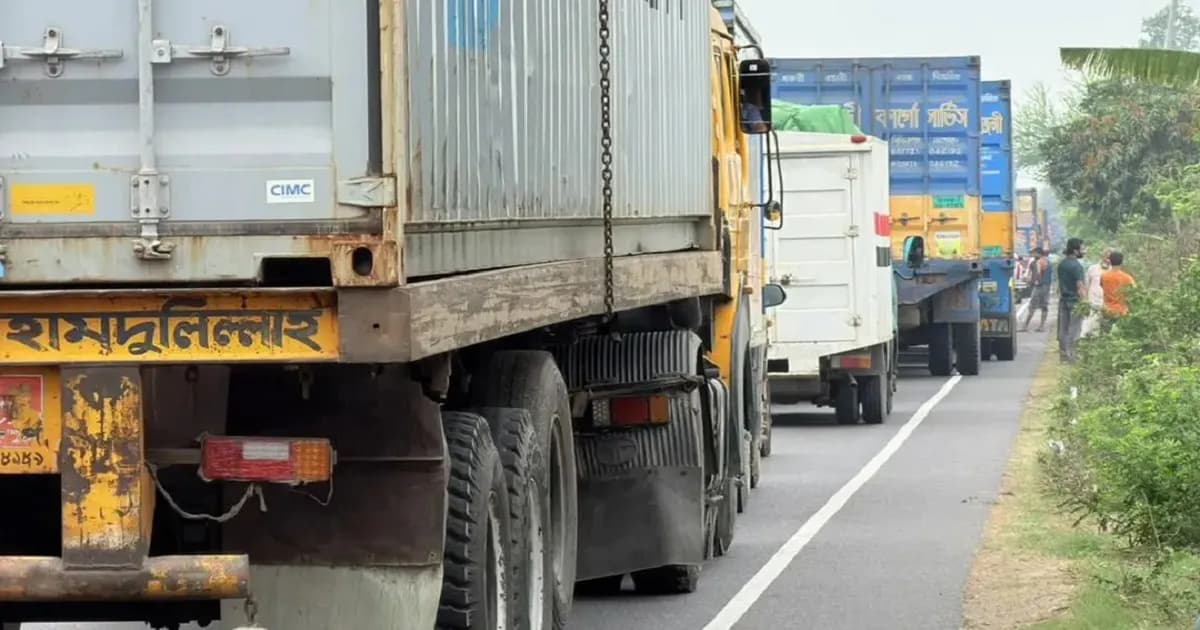 ঢাকা-চট্টগ্রাম মহাসড়কে ৮ কিলোমিটার দীর্ঘ যানজট