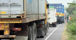 ঢাকা-চট্টগ্রাম মহাসড়কে ৮ কিলোমিটার দীর্ঘ যানজট