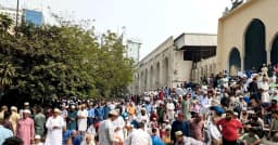 রোজার চতুর্থ জুমায় বায়তুল মোকাররমে মুসল্লিদের ঢল