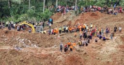 ইন্দোনেশিয়ায় ভূমিধসে নিহতের সংখ্যা বেড়ে ৩০, এখনও নিখোঁজ ২১