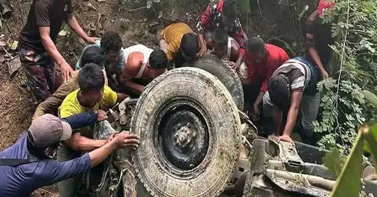 বান্দরবানে পর্যটকবাহী গাড়ি খাদে পড়ে নিহত ২, আহত ৫