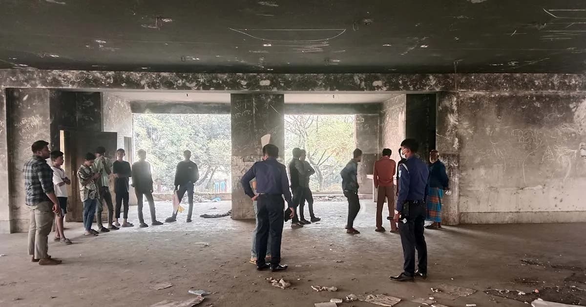 সাভারে পরিত্যক্ত কমিউনিটি সেন্টার থেকে ২ জনের মরদেহ উদ্ধার