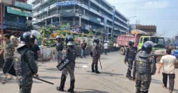 আনসারের সহায়তায় মিরপুরে ফুটপাত দখলমুক্ত অভিযানে ডিএনসিসি