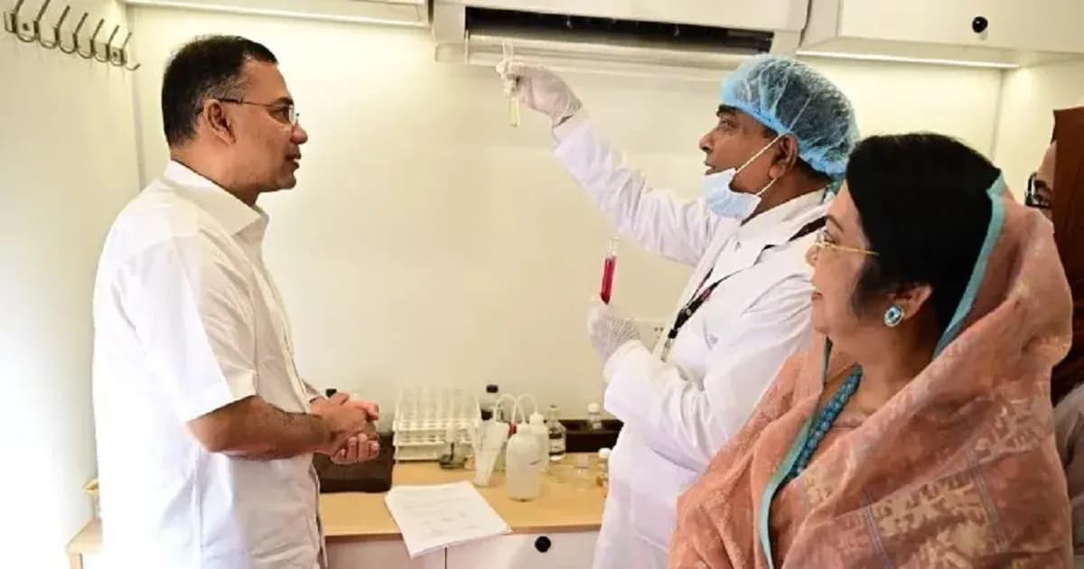 নিরাপদ খাদ্য পরীক্ষার ভ্রাম্যমাণ ল্যাব পরিদর্শন করলেন প্রধানমন্ত্রী