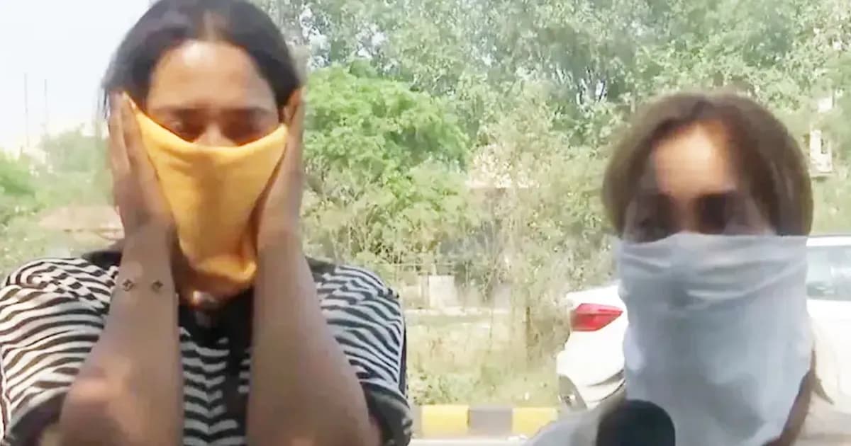২ নারীকে হেনস্তা-ছিঁড়ে ফেলল পোশাক, প্রতিবাদের বদলে হাসেছে অন্যরা