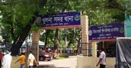খুলনায় পুলিশ কর্মকর্তাকে কোপাল ছিনতাইকারীরা