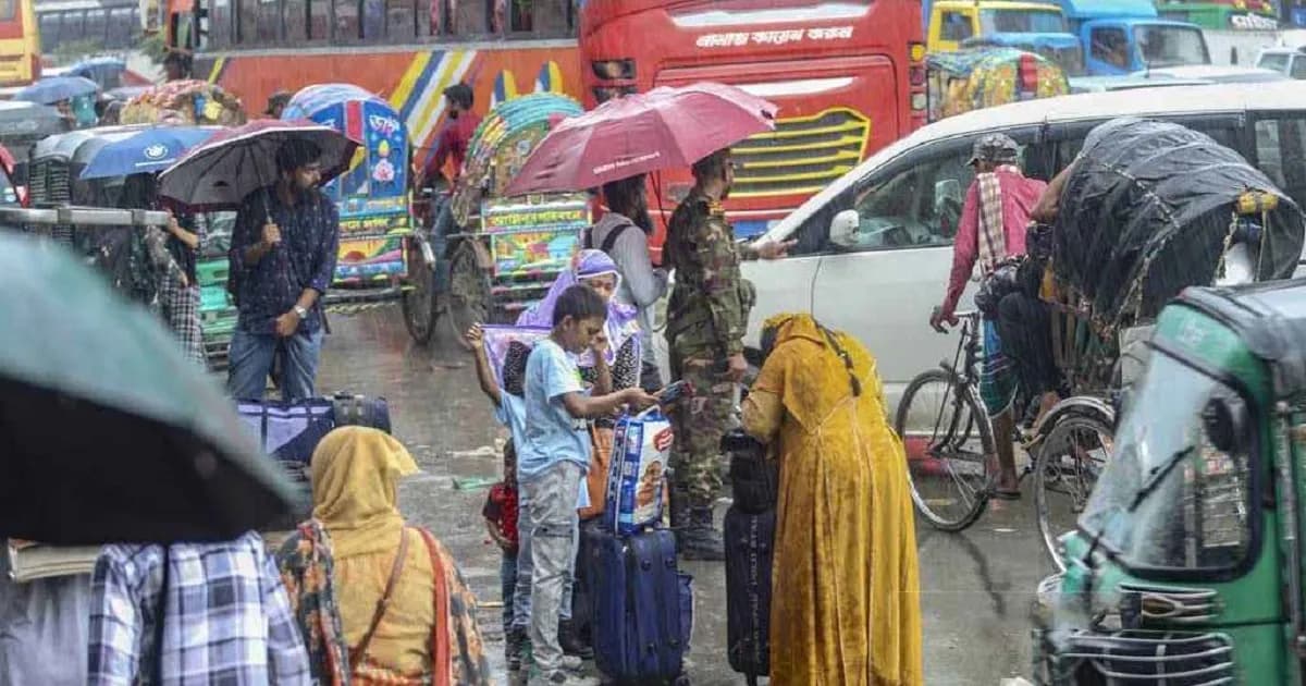 চার দিনের ছুটি শুরু, বৃষ্টিকে উপেক্ষা করে ঢাকা ছাড়ছে মানুষ