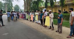 ছাত্রদল কর্তৃক অবৈধ সিট দখলের অভিযোগে রাবিতে শিবিরের মানববন্ধন