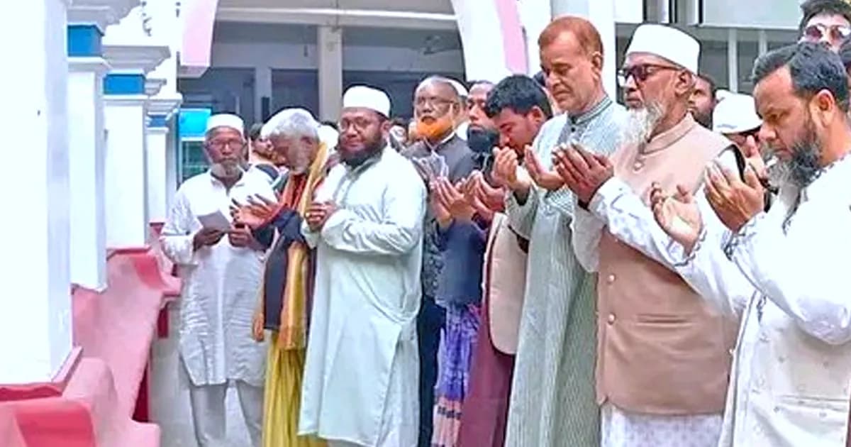 জামায়াত প্রার্থীর এনায়েতপুর মাজার শরীফ জিয়ারত ও ভোট প্রার্থনা