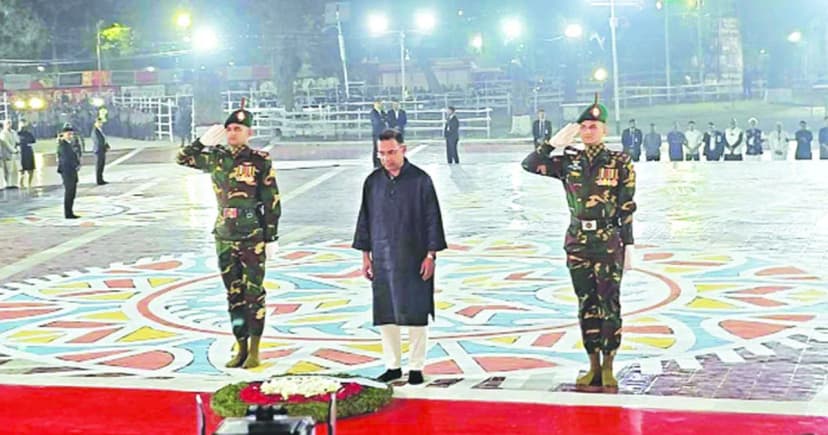 একুশের প্রথম প্রহরে শহীদ মিনারে রাষ্ট্রপতি ও প্রধানমন্ত্রীর শ্রদ্ধা