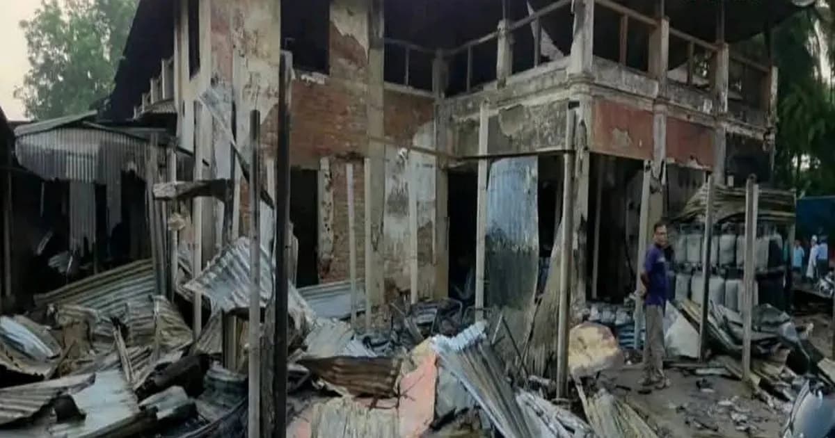 গৌরীপুরের ঐতিহ্যবাহী ঝলমল সিনেমা হলে ভয়াবহ আগুন