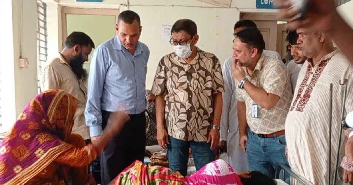 রোগীদের অভিযোগ শুনে তিন নার্সকে বদলি করলেন স্বাস্থ্যমন্ত্রী