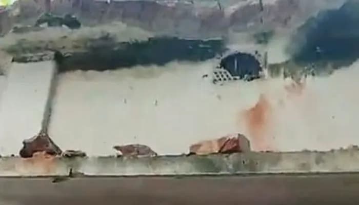 নরসিংদীর গাবতলীতে ভবনের ছাদ ধসে আহত ৩