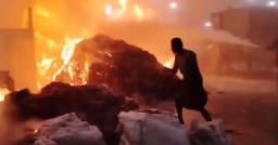 চট্টগ্রামে কোল্ড স্টোরেজে ভয়াবহ আগুন, নিয়ন্ত্রণে ৮ ইউনিট