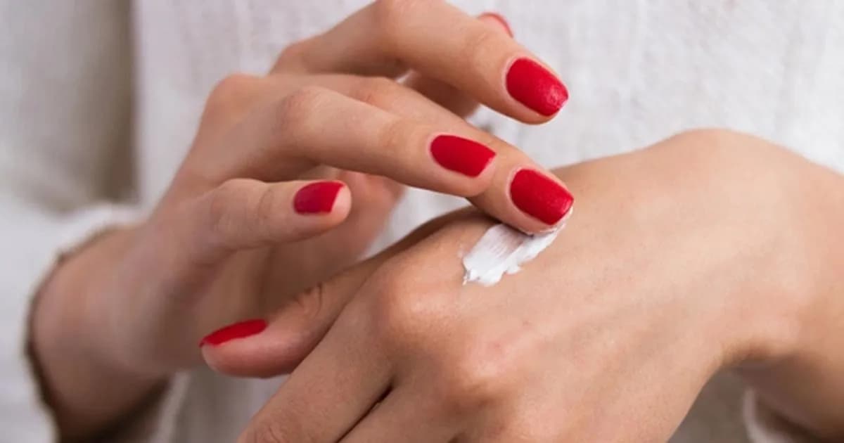 শীতের আগেই ত্বক খসখসে হয়ে যাচ্ছে? যেভাবে যত্ন নেবেন