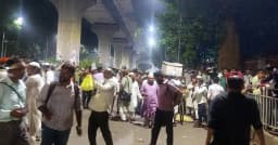 হাইকোর্ট মাজারগেট ছাড়লেন শিক্ষকরা, রাতভর অবস্থান শহীদ মিনারে