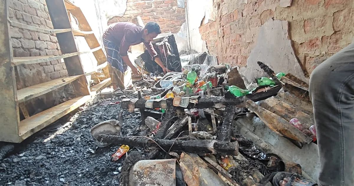 বাউফলে ভয়াবহ অগ্নিকাণ্ডে ২ কোটি টাকার ক্ষয়ক্ষতি