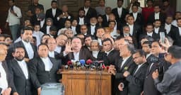 লাগাতার আন্দোলনের হুঁশিয়ারি দিলেন সুপ্রিম কোর্টের আইনজীবীরা