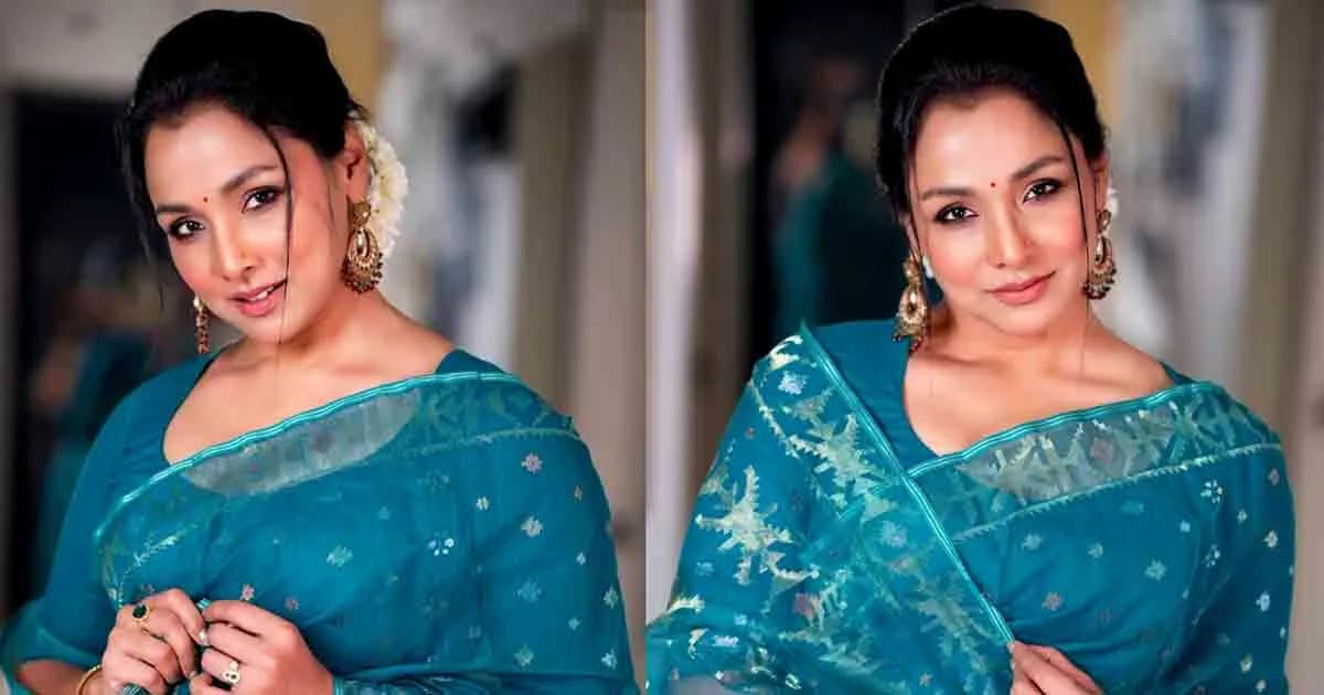 এবার জামদানিতে নজর কাড়লেন রুনা খান