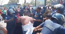 শ্রমিকদের সরিয়ে দিল পুলিশ, মহাসড়কে যান চলাচল স্বাভাবিক