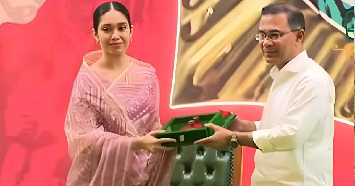 খালেদা জিয়ার স্বাধীনতা পদক গ্রহণ করলেন জাইমা রহমান