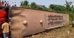 ফরিদপুরে বাস-পিকআপ সংঘর্ষে নিহত ১, আহত ২৫