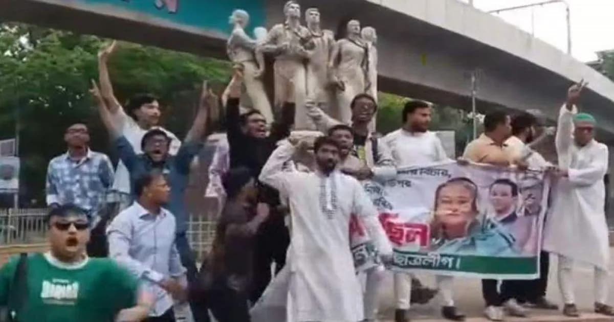 ঈদের দ্বিতীয় দিনে ঢাবিতে ছাত্রলীগের ঝটিকা মিছিল