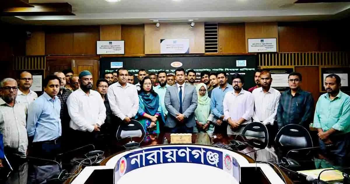 এবার লটারির মাধ্যমে একযোগে ৩০ জনকে বদলি করলেন ডিসি