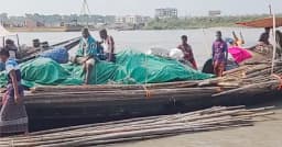 দুবলার চরে শুঁটকি মৌসুম শুরু, জীবিকার আশায় হাজারো জেলে