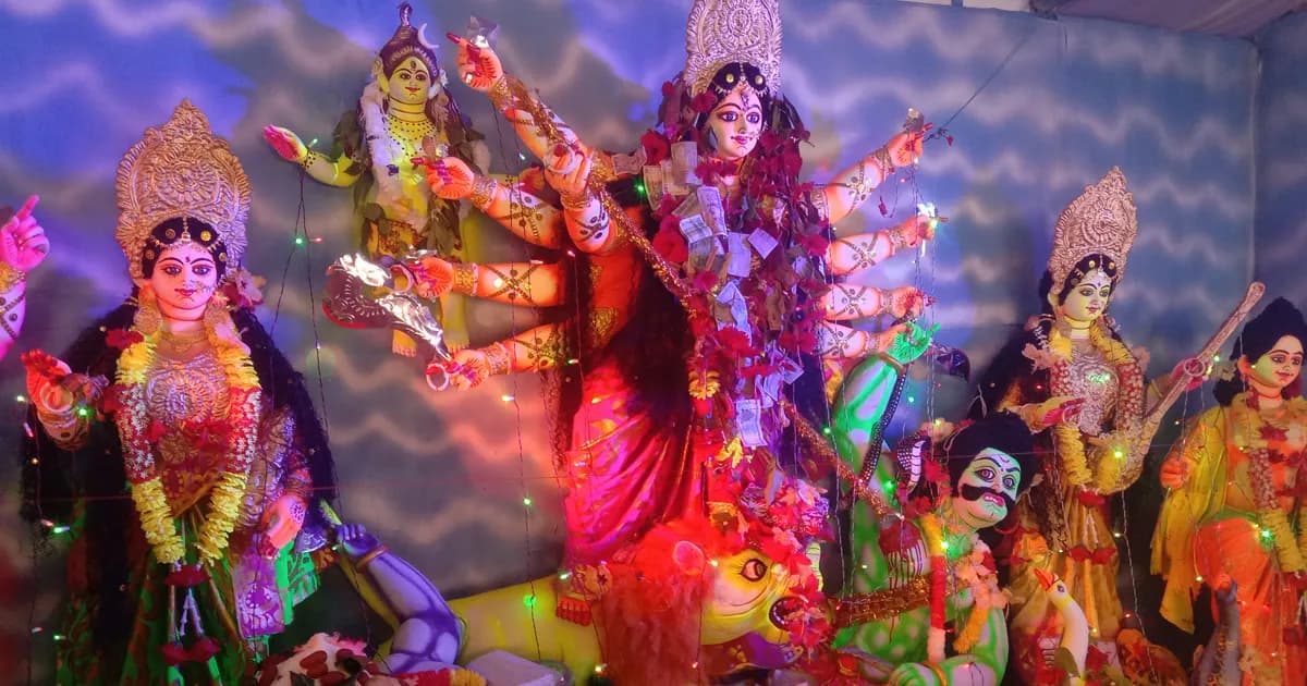 পাইকগাছায় ১৫১ মন্দিরে দুর্গোৎসব, দর্শনার্থীদের উপচে পড়া ভিড়