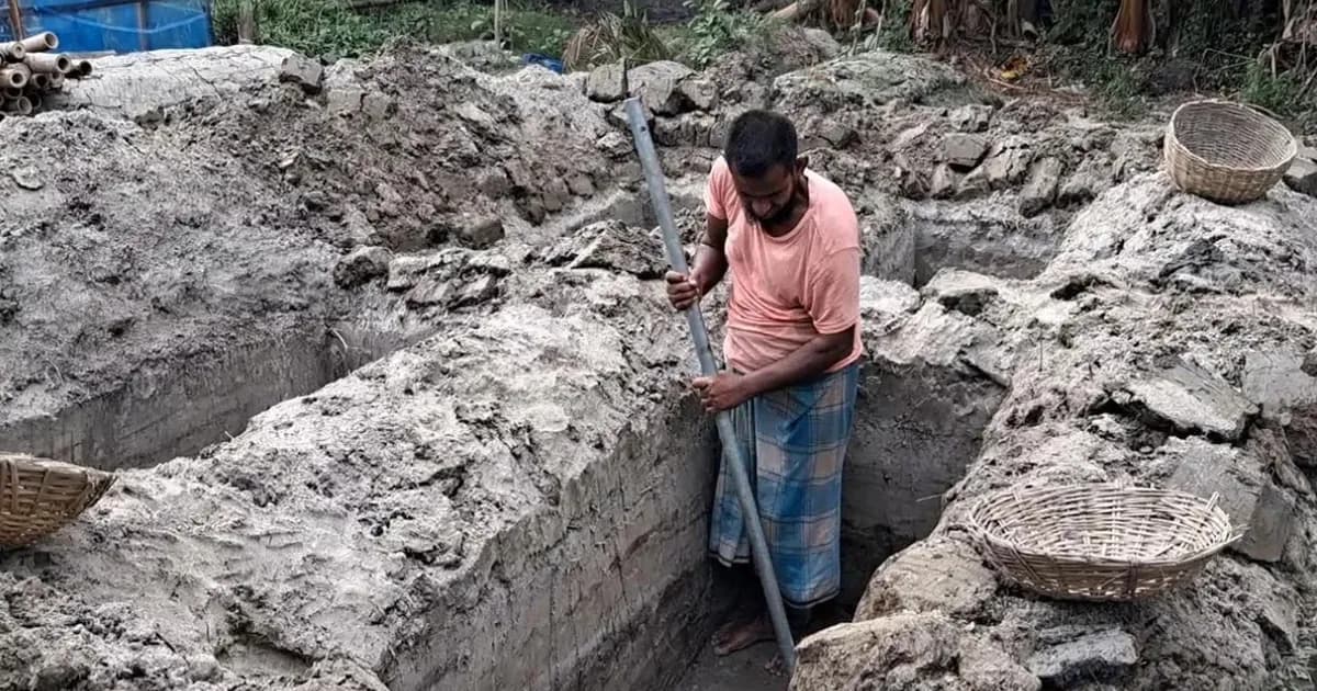 ‘জীবনে প্রথম একসঙ্গে ৯ টি কবর খুঁড়লাম, হাত কাঁপছিল’