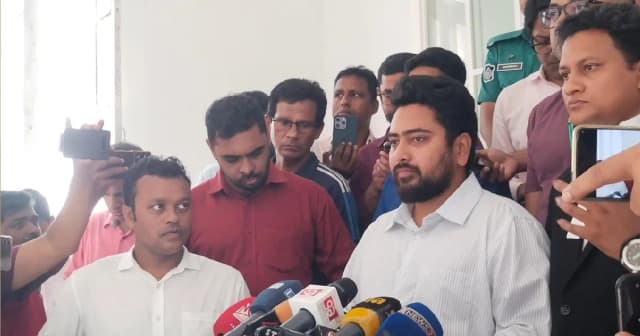 আওয়ামী লীগকে দলগতভাবে বিচারের আওতায় আনার দাবি নাহিদের