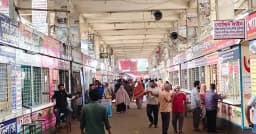 গাবতলীতে যাত্রী সংকট, ফাঁকা কাউন্টারে ডেকে ডেকে টিকিট বিক্রি