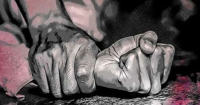 মন্দিরের পাশেই প্রেমিককে গাছে বেঁধে কলেজছাত্রীকে দলবদ্ধ ধর্ষণ!