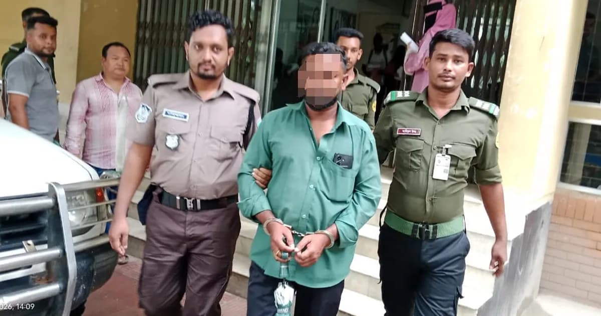 ফরিদপুর নির্বাচন অফিসে আনসার সদস্যের তৎপরতায় দালাল আটক